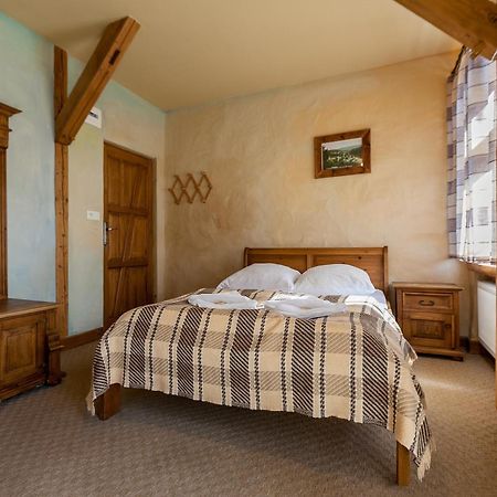 Gosciniec Pod Lipa Bed & Breakfast ชกลาร์สกา ปอเรมบา ภายนอก รูปภาพ