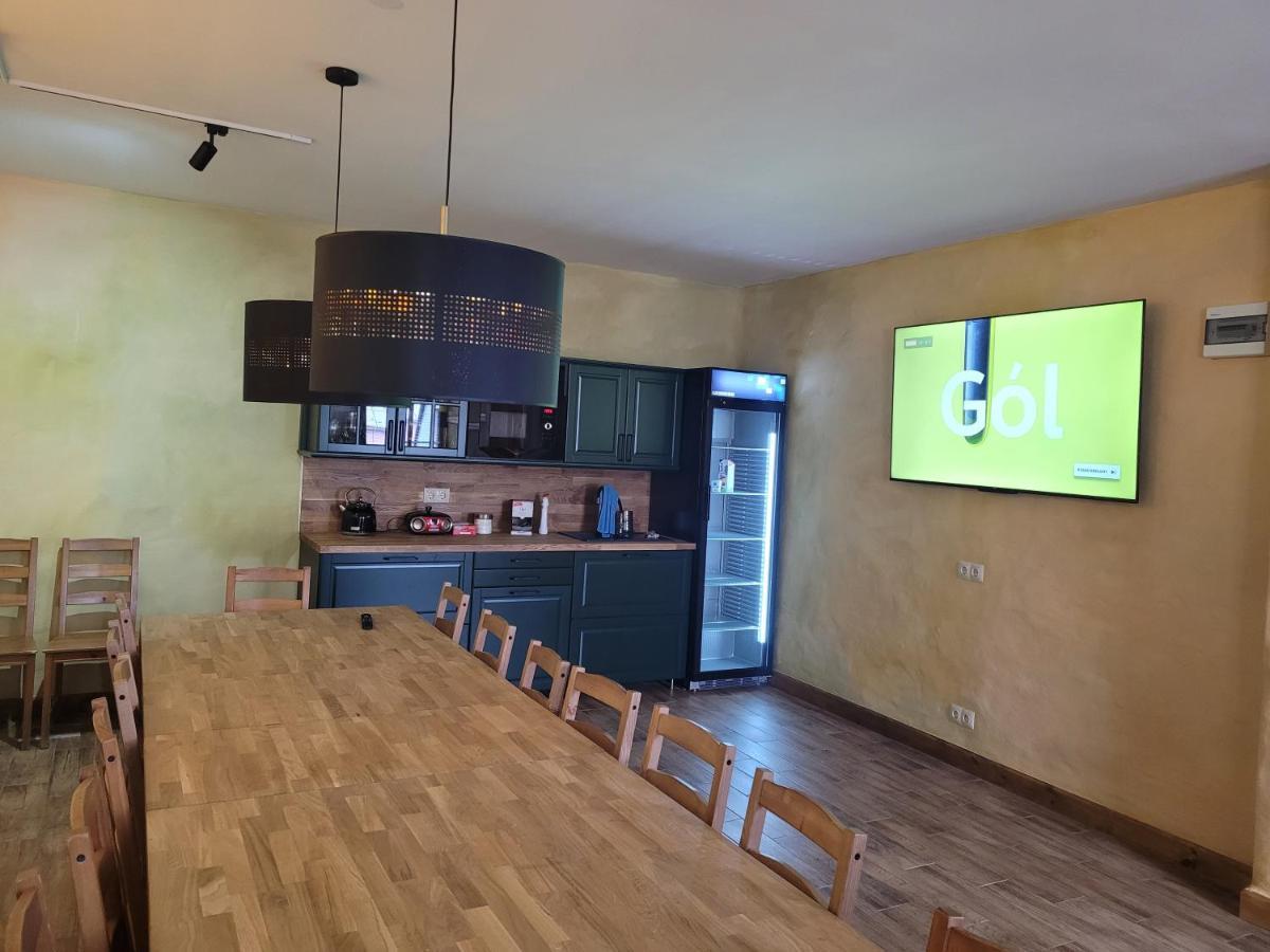 Gosciniec Pod Lipa Bed & Breakfast ชกลาร์สกา ปอเรมบา ภายนอก รูปภาพ