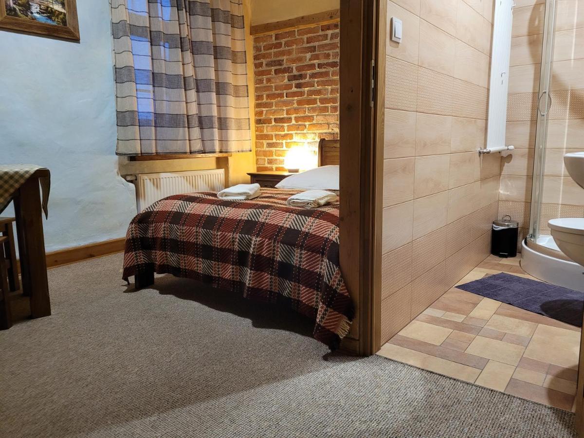 Gosciniec Pod Lipa Bed & Breakfast ชกลาร์สกา ปอเรมบา ภายนอก รูปภาพ