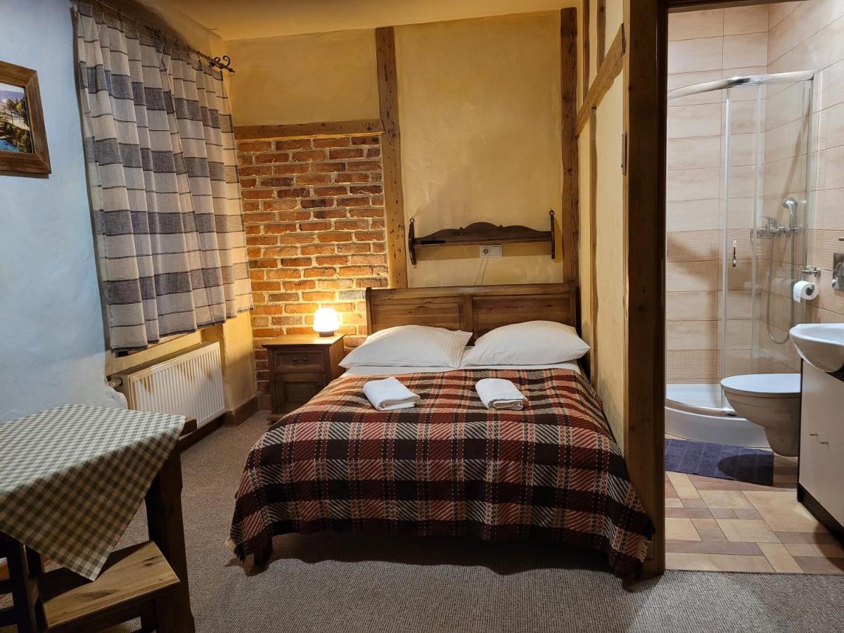 Gosciniec Pod Lipa Bed & Breakfast ชกลาร์สกา ปอเรมบา ภายนอก รูปภาพ