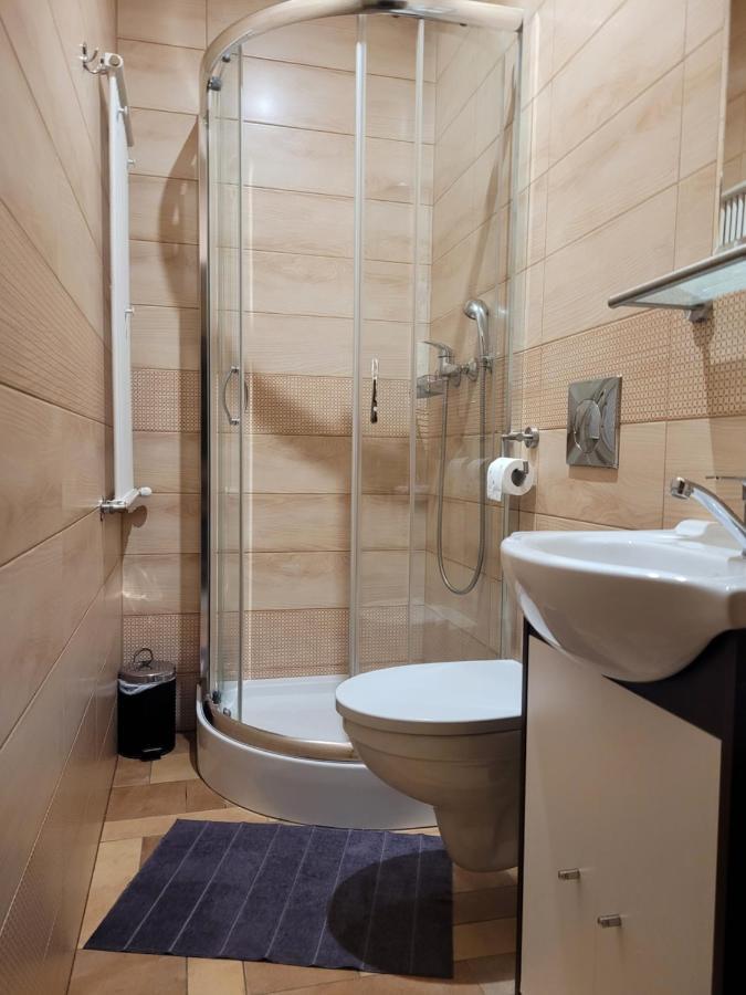 Gosciniec Pod Lipa Bed & Breakfast ชกลาร์สกา ปอเรมบา ภายนอก รูปภาพ