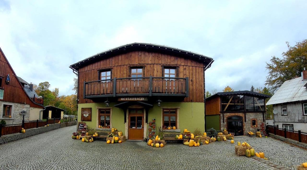Gosciniec Pod Lipa Bed & Breakfast ชกลาร์สกา ปอเรมบา ภายนอก รูปภาพ