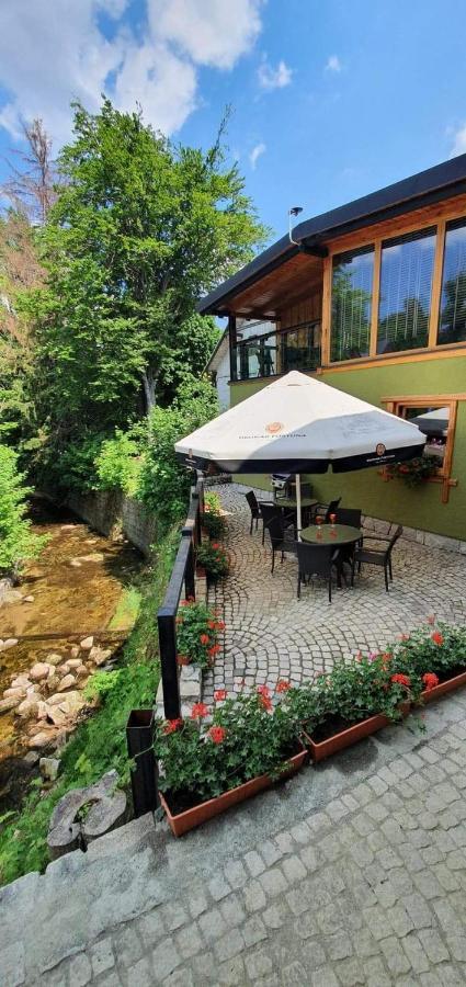 Gosciniec Pod Lipa Bed & Breakfast ชกลาร์สกา ปอเรมบา ภายนอก รูปภาพ