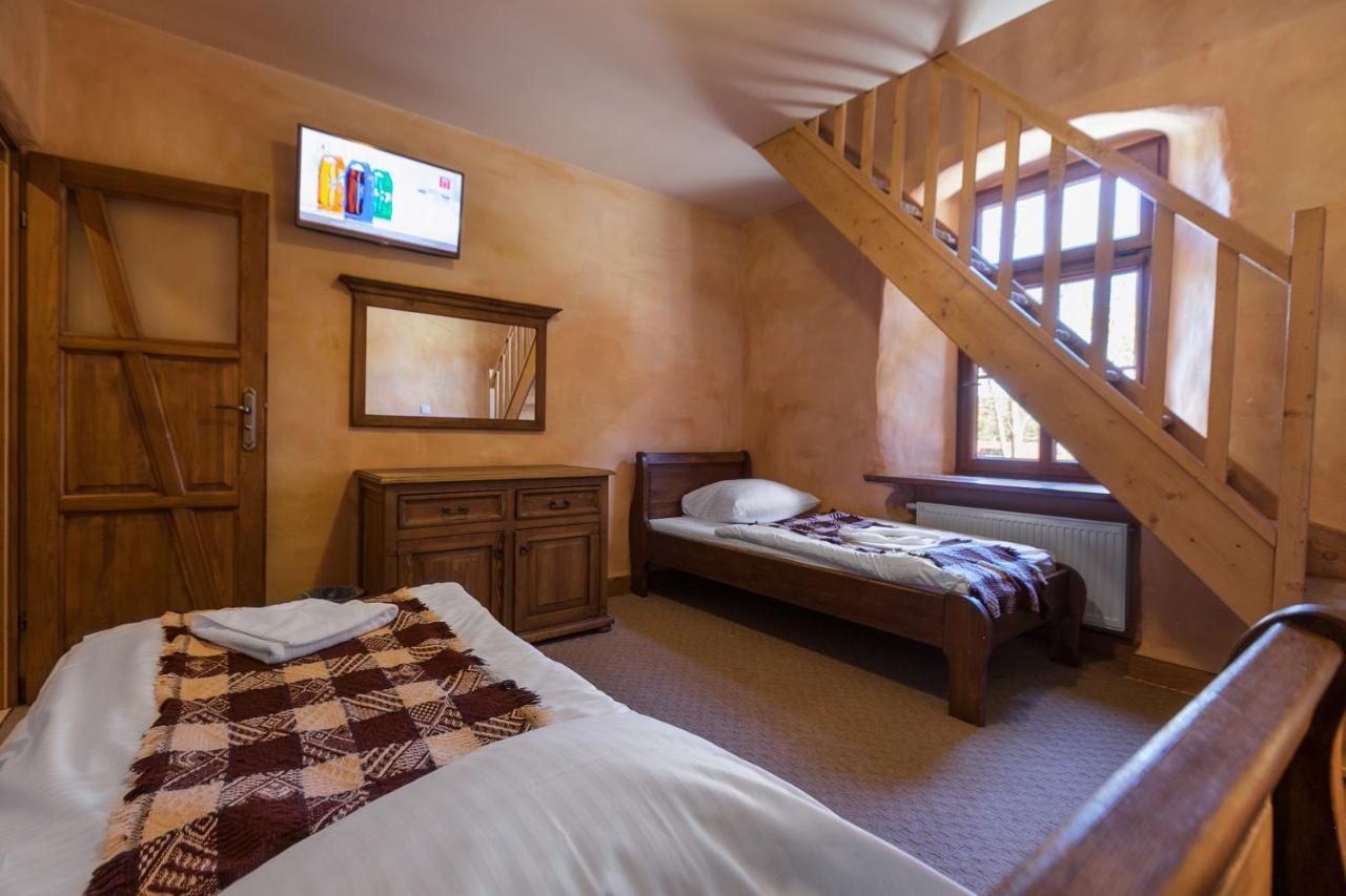 Gosciniec Pod Lipa Bed & Breakfast ชกลาร์สกา ปอเรมบา ภายนอก รูปภาพ