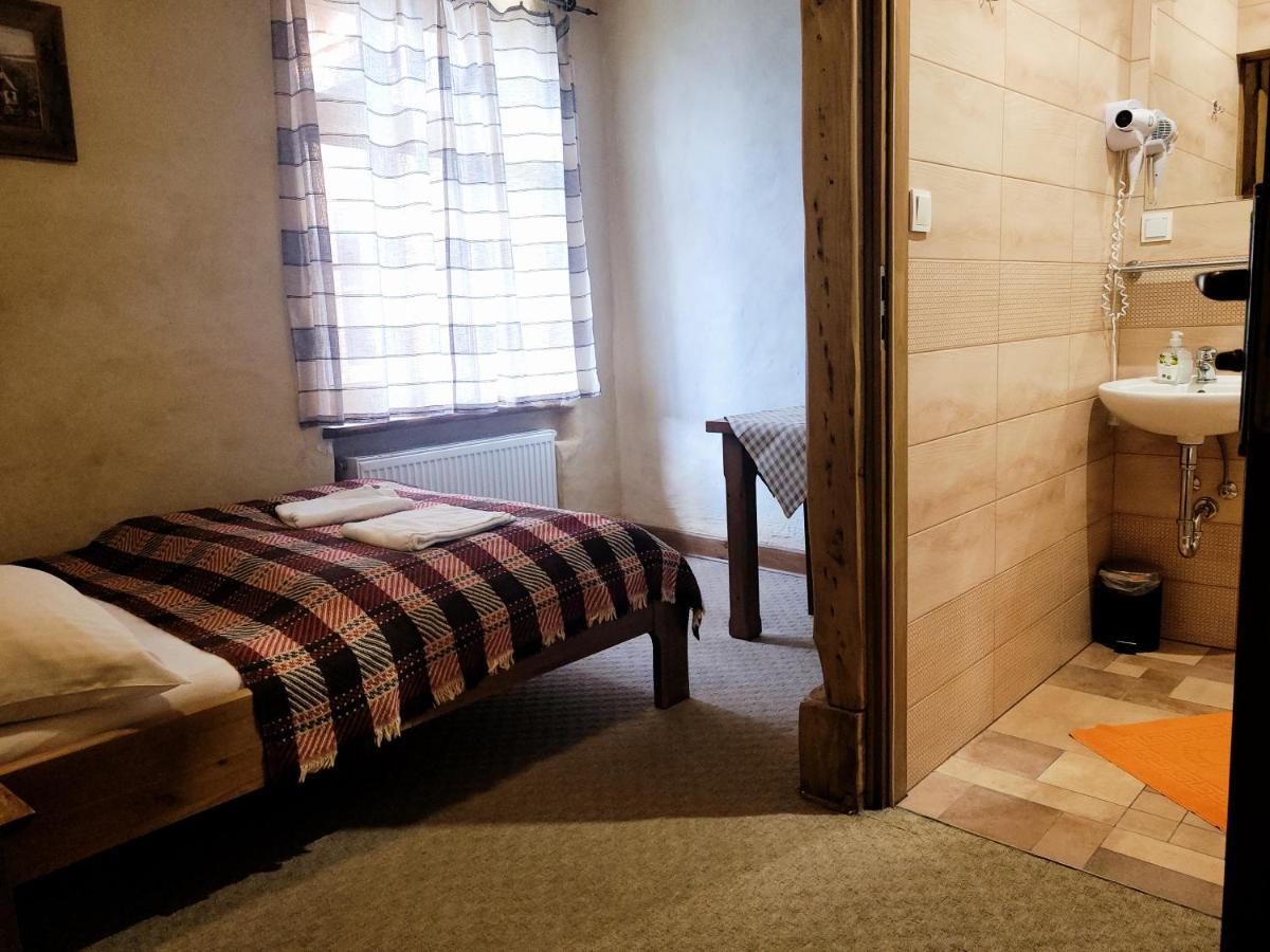 Gosciniec Pod Lipa Bed & Breakfast ชกลาร์สกา ปอเรมบา ภายนอก รูปภาพ