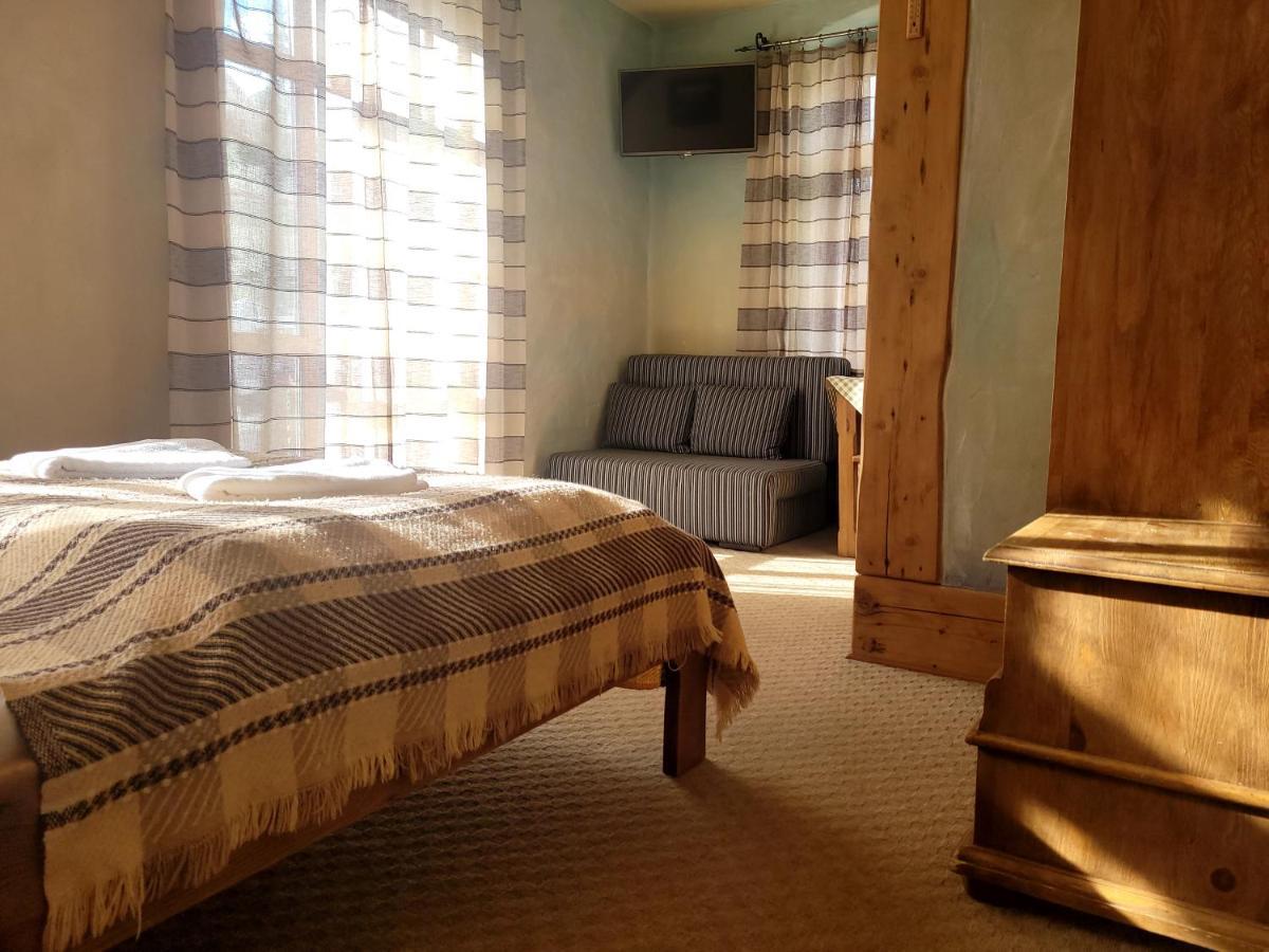 Gosciniec Pod Lipa Bed & Breakfast ชกลาร์สกา ปอเรมบา ภายนอก รูปภาพ