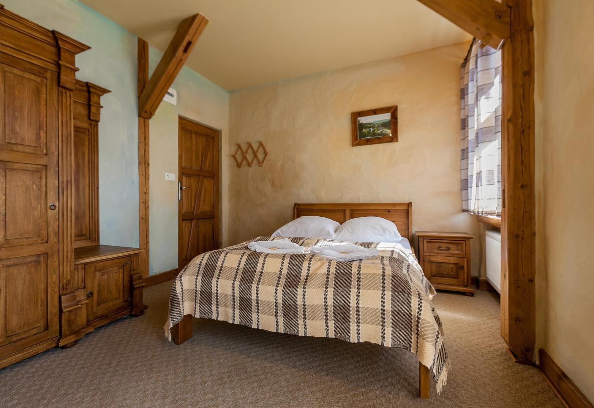 Gosciniec Pod Lipa Bed & Breakfast ชกลาร์สกา ปอเรมบา ภายนอก รูปภาพ