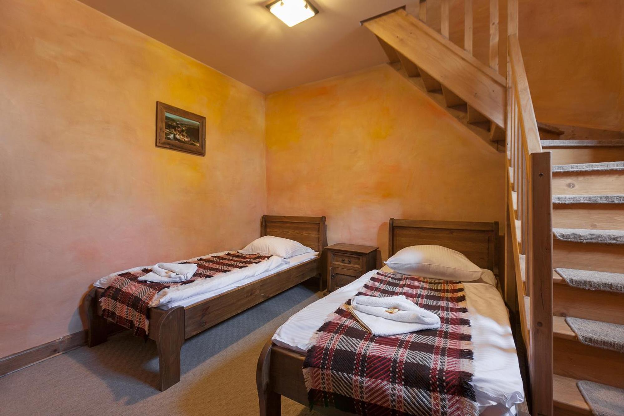 Gosciniec Pod Lipa Bed & Breakfast ชกลาร์สกา ปอเรมบา ห้อง รูปภาพ