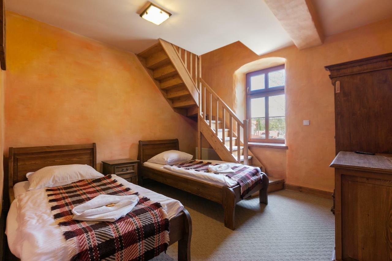 Gosciniec Pod Lipa Bed & Breakfast ชกลาร์สกา ปอเรมบา ภายนอก รูปภาพ